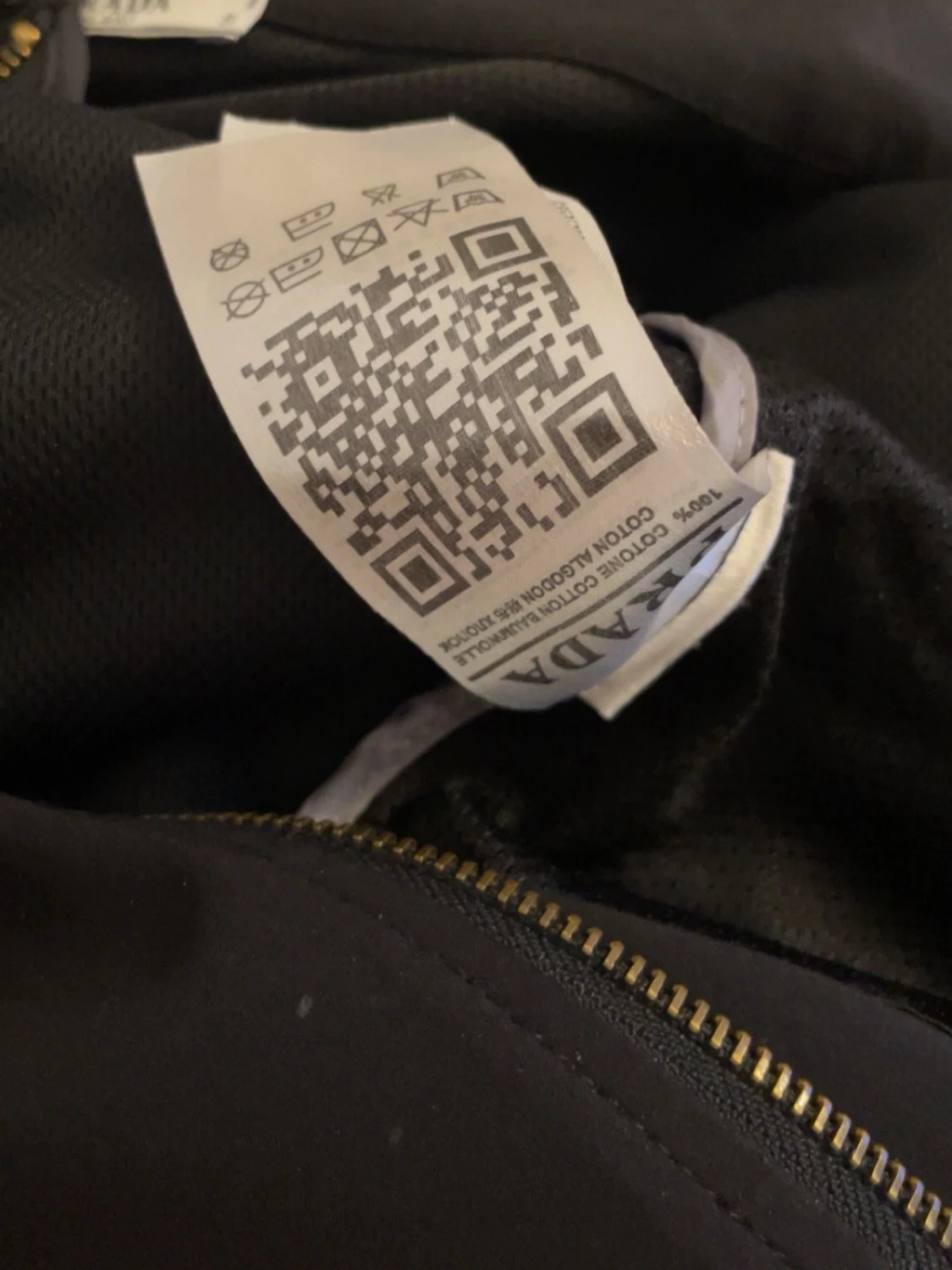 Svart hoodie med dragkedja från Prada - 4