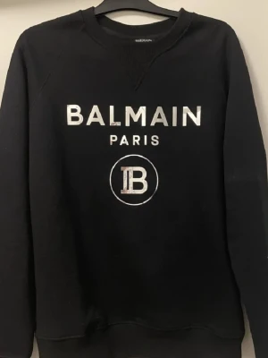 Svart sweatshirt från Balmain Paris - Mycket fin tröja från Balmain. 100% äkta. Storlek S