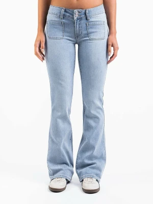 Blåa jeans  - Säljer mina blåa jeans den madlady💓dom är lite slitna längst ner, fråga för bilder💓 Nypris: 699