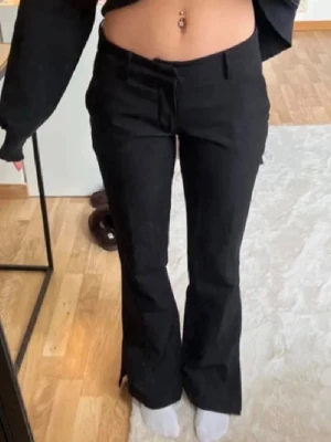 Bikbok kostym byxor  - Skit snygga kostymbyxor ifrån bikbok, lowwaist o bootcut❤️