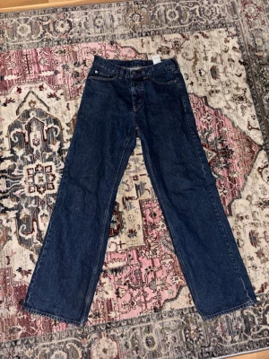 Hope criss jeans - Criss jeans med heelbite annars bra skick                                     Waist 38cm                                                              Length 108cm                                                                Leg opening 26cm