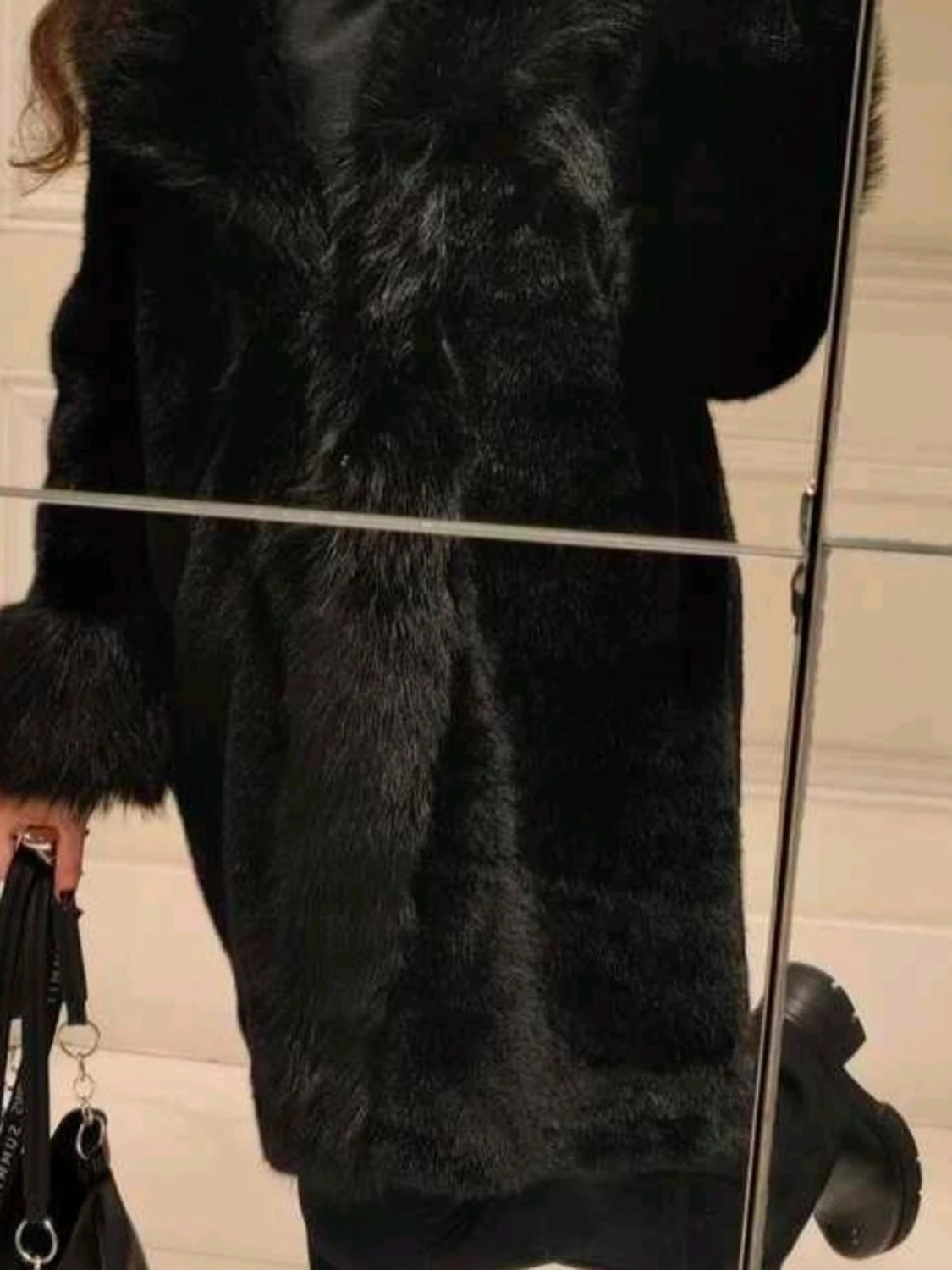 Svart fuskpäls kappa med bred krage - 3