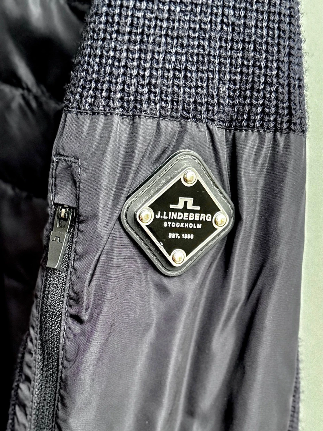 Svart hybridjacka från J.Lindeberg - 1