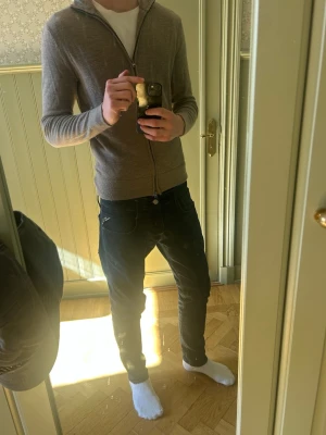 Mörkblå Replay jeans herr - Replay jeans i mörkblå färg 
