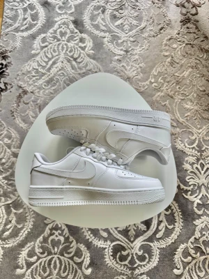 Air Force 1 - Vita Nike air force 1. Fraktar inom 24 timmar 