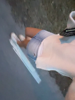 Ljusblå denimshorts - Säljer en jeans kjol i ljus blå med annan blå nyans på som smälter in! säljer då ja fått många komplimanger av den och använder inte alls ofta så tänkte sälja ist. Fick denna som present för några år sedan så vet ej vart den är ifrån står inte på lappen. Använd fåtal gånger, inga typer av skador och sitter fint på, skriv privat för mer info🩷🩷
