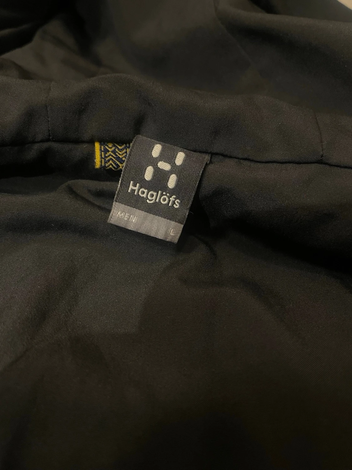 Svart vindjacka från Haglöfs med huva - 2