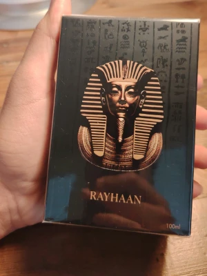 Rayhaan Pharaoh parfym - Säljer en rayhaan Pharaoh som är 100 procent full och är oanvänd ( inspirerad av Oman luxury caden) 