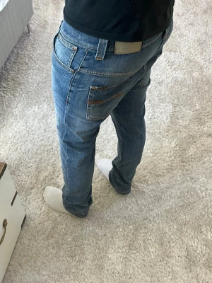 Nudie jeans  - Nudie Jeans Thin Finn | skick 9/10 | Storlek 31/32 | Pris - 599kr | Modellen är ca 180cm lång | Hör av dig vid minsta fråga eller fundering!!