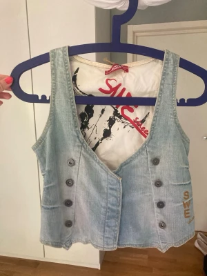 Jeans väst  - Jeans väst från SWE concept i storlek S men lappar kvar 