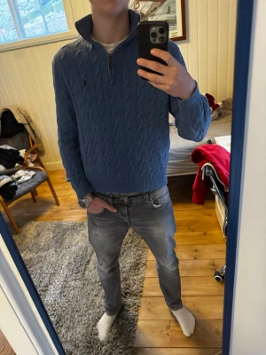 Ralph Lauren Quarterzip - Snygg blå Ralph Lauren halvzip tröja| Kanon skick | Modellen på bilden är 182 och väger 70 kg | Ö19