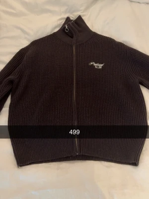 Zip - Nypris på bild. Från bershka, använd 2 gånger 