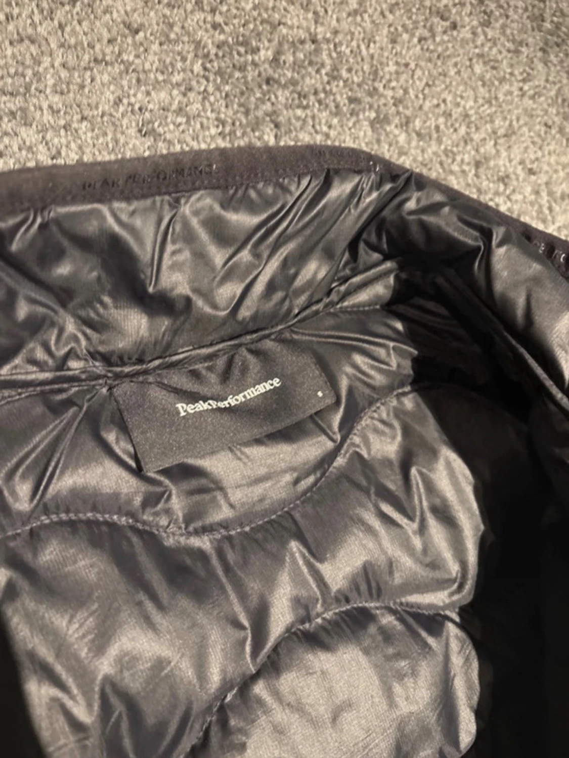 Svart dunväst från Peak Performance - 3