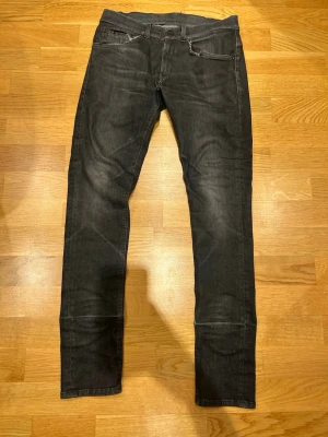 Dondup Georg  - Säljer dessa dondup Georg i st 29 riktiga feta och sitter grymt passar alla olika outfits nypris 4000 mitt pris 849