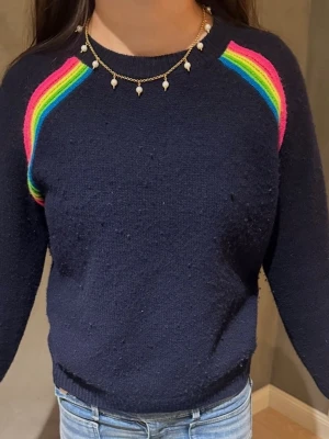 From futrue tröja  - Jättefin from futrue tröja i storlek xs. Tröjan ganska så nopprig och har ett litet hål vid mudden, inget som man riktigt tänker på eller ser.🫶🏻