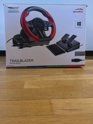 Speedlink Trailblazer ratt och pedaler - Säljer en Speedlink Trailblazer racingratt med pedaler, perfekt för racing- och bilspel. Passar för pc, playstation3/4 och Xbox Series X/S/one
