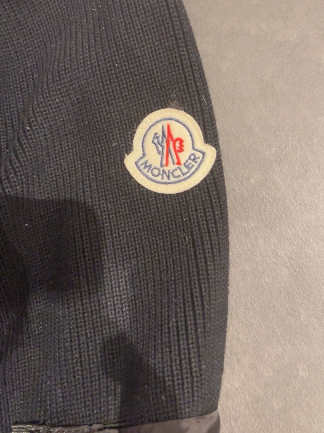 Svart dunjacka med huva från Moncler - 5