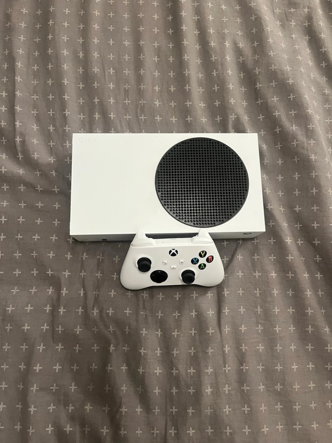 Xbox Series S med handkontroll