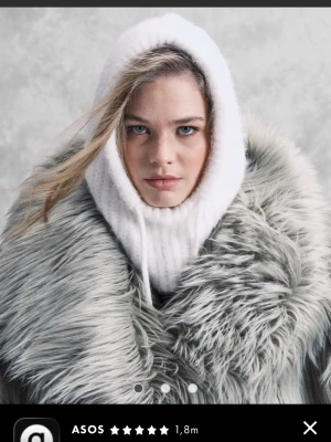 Stickad balaklava  - Sååå skön balaklava köpt på asos! Ganska använd!