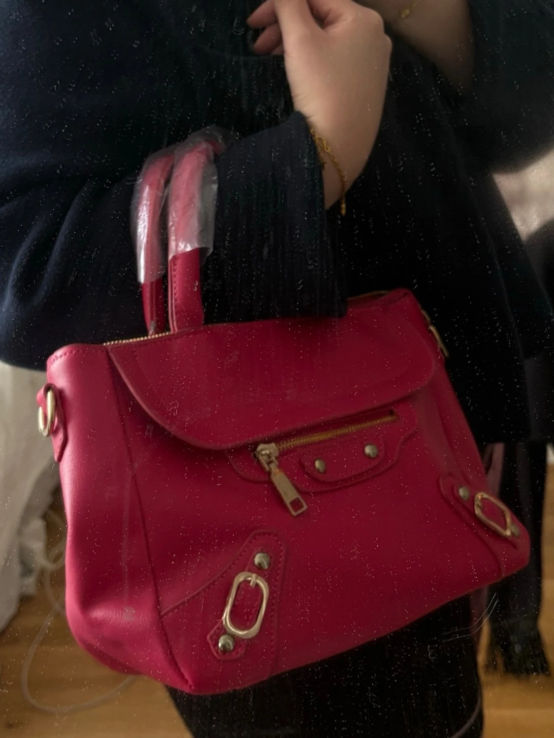 Rosa handväska / axelväska med guldfärgade detaljer - 1