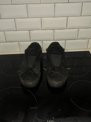 Axel arigato skor - Ett par fina skor som kan behöva tvättas, vid frågor dm!