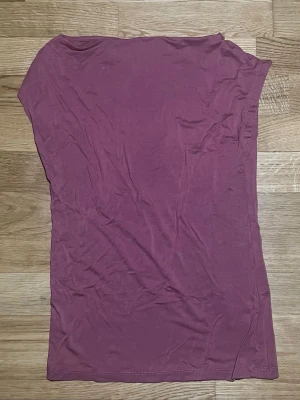 T-shirt/Top - Storlek XS. Bra Skick. Köpt på Lager 157.