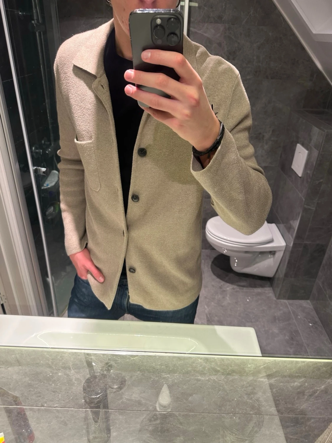 Beige kofta med fickor 