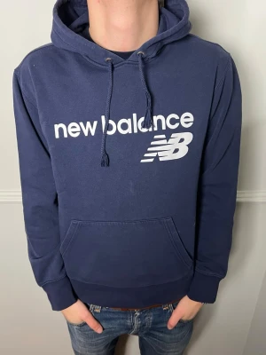 NEW BALANCE HOODIE  - Snygg hoodie från New Balance | Strl: M | Fint skick | Hör av dig vid intresse eller om du undrar någonting! 