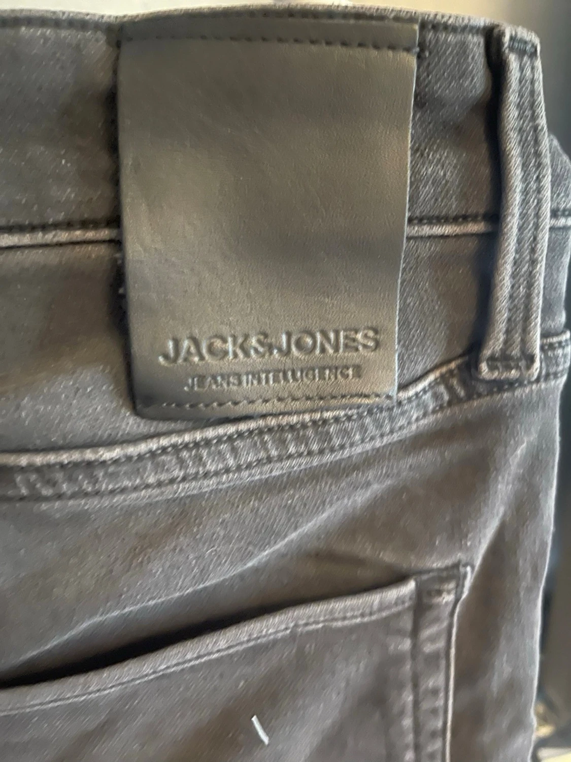Svarta tapered jeans från Jack & Jones - 3