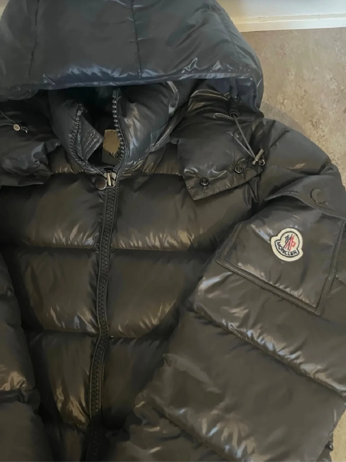 Svart dunjacka från Moncler med huva - 1