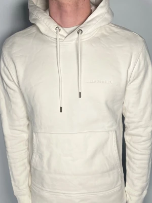 J.Lindeberg hoodie - Säljer en riktigt snygg och trendig J.Lindeberg hoodie i fint skick, storlek XS, vid frågor är det bara att skriva //Gramenti