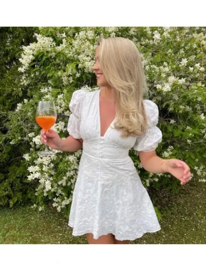 Adoore-klänning  - Sååå fin klänning som jag bara använt en gång så skicket är som nytt💕perfekt till student eller skolavslutning!! 