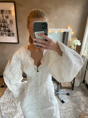 Studentklänning - Studentklänning som är helt ny, endast testad, passade inte mig därför säljer jag, har prislapp kvar 