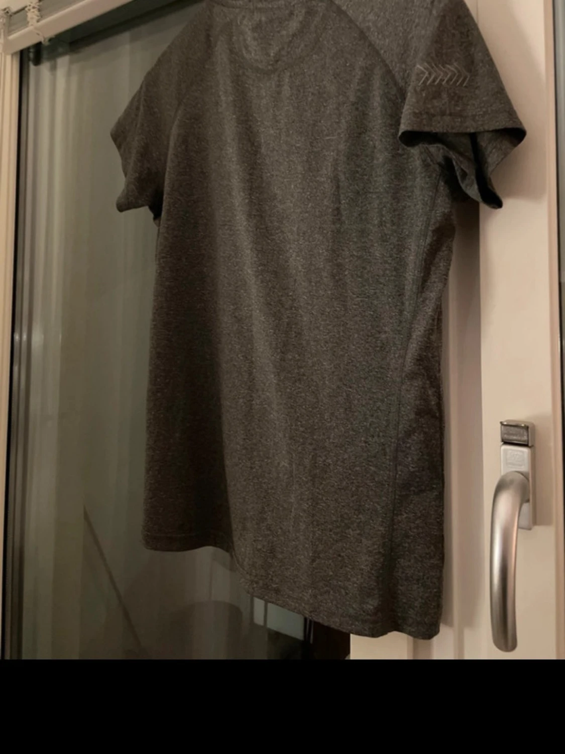 Grå tränings-tshirt från Karhu - 1