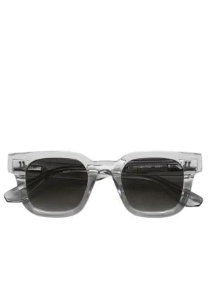 Silvriga sportiga solglasögon - Snygga solglasögon med silvriga bågar. Glasen är breda och ger ett futuristiskt intryck. Perfekta för dig som vill sticka ut med en modern accessoar. Chimi 04.