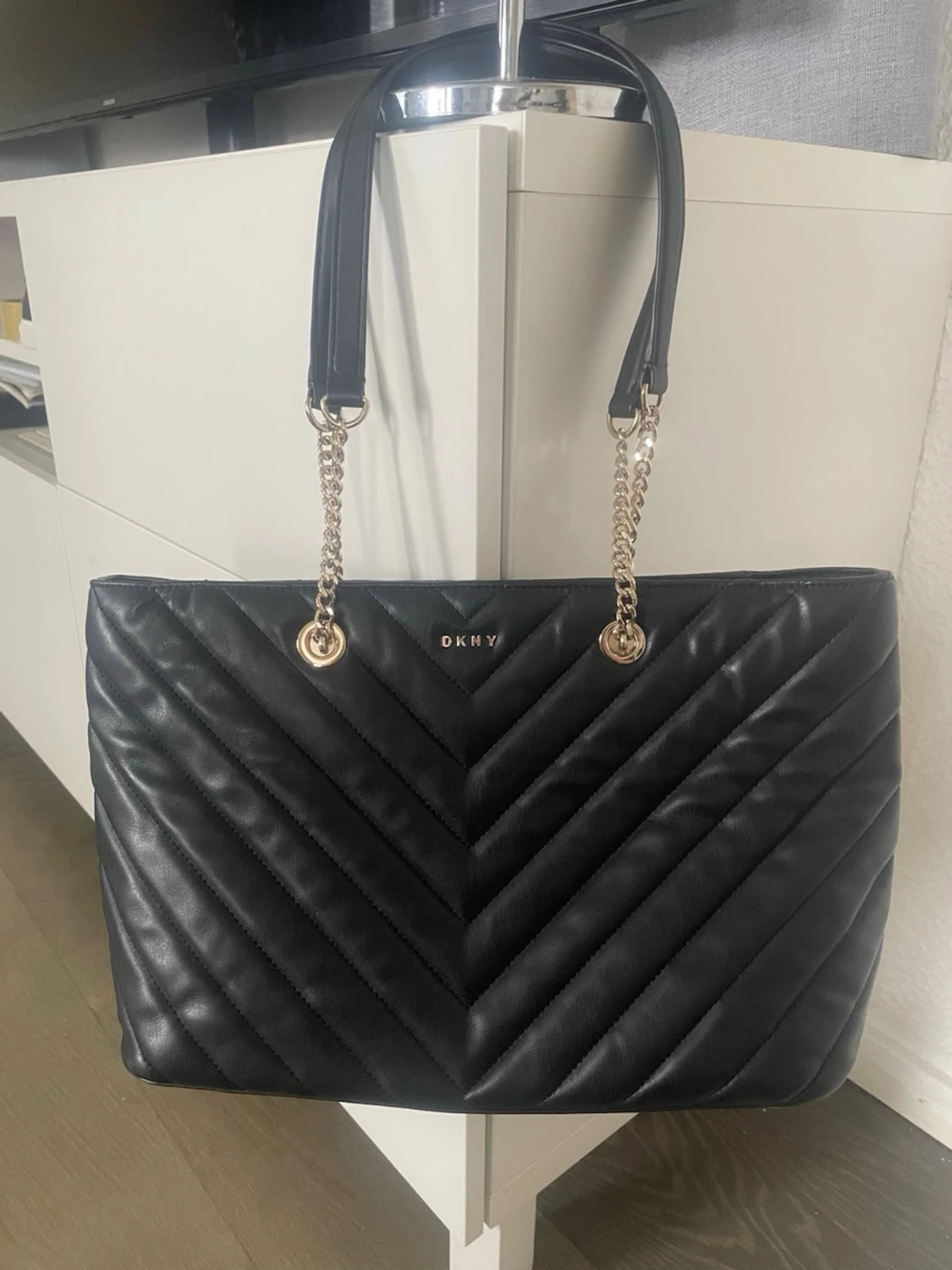 Svart quiltad handväska från DKNY