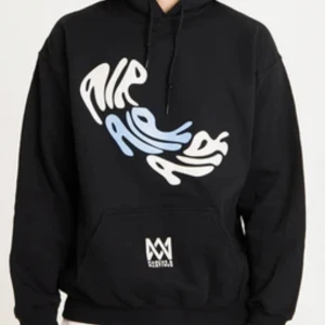 SÖKER MARCUS & MARTINUS TRÖJOR/ HOODIES/ZIP HOODIES - Söker lite olika Marcus & Martinus tröjor, inga "äldre" tröjor. Utan merch mellan 2023-2026! Och gärna inte super dyr, kanske under 300 om det går!🫰🏻🩷