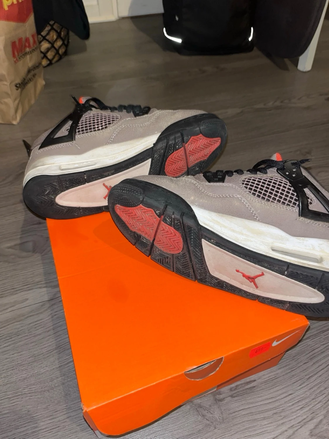 Nike Air Jordan 4 Taupe Haze sneakers