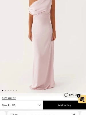 Rosa balklänning  - Balklänning från Peppermayo, endast testad med lapparna kvar🩷storlek 40 men skulle säga mindre (har betalat tull)