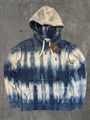 Denim & supply Ralph lauren hoodie  - En extremt snygg blå fade vintage Denim & Supply hoodie! Storlek S och är i väldigt bra skick! Hoodien passar till allt och sitter extremt bra!                                                                               Vi finns här för att svara på alla dina frågor! Dessutom sá ar priset ej hugget i sten vid snabb affär! Mvh saint!