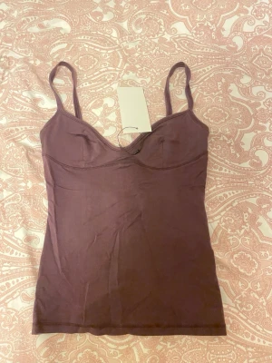 Zara figur sydd topp - Eller en figursydd topp från zara som är helt ny med prislapp