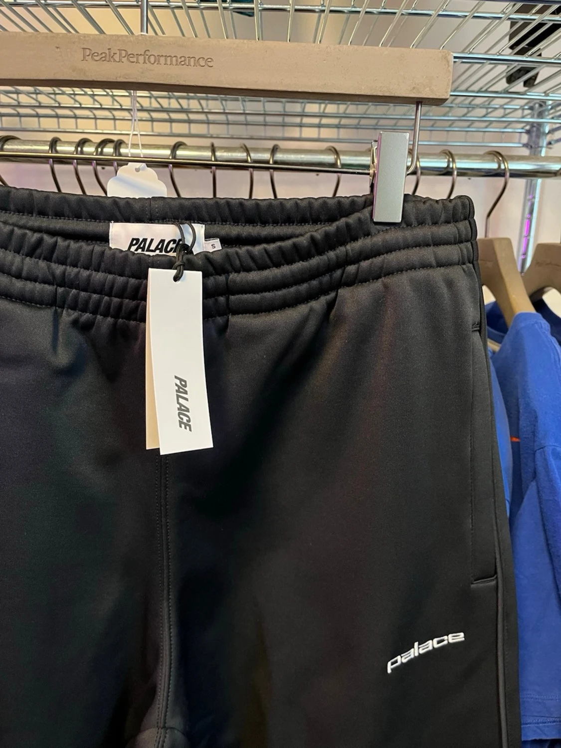 Svarta mjukisbyxor från Palace - 1