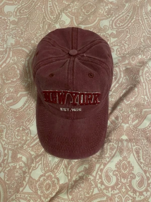 New york keps - Säljer en new york keps som är helt ny och inte används!
