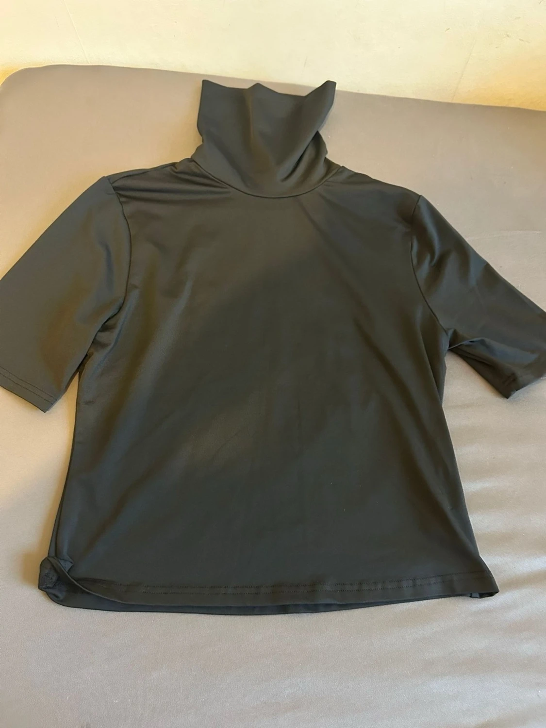 Två polotoppar i vitt och svart - 1