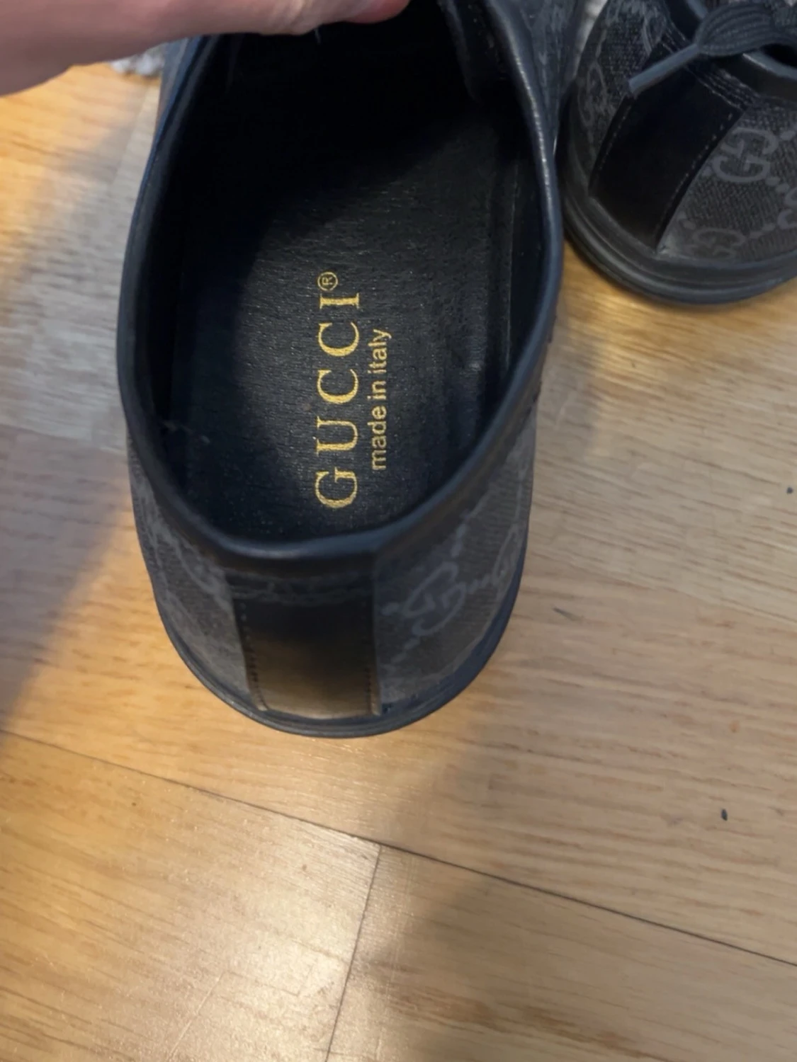 Svarta sneakers från Gucci med GG-mönster - 5