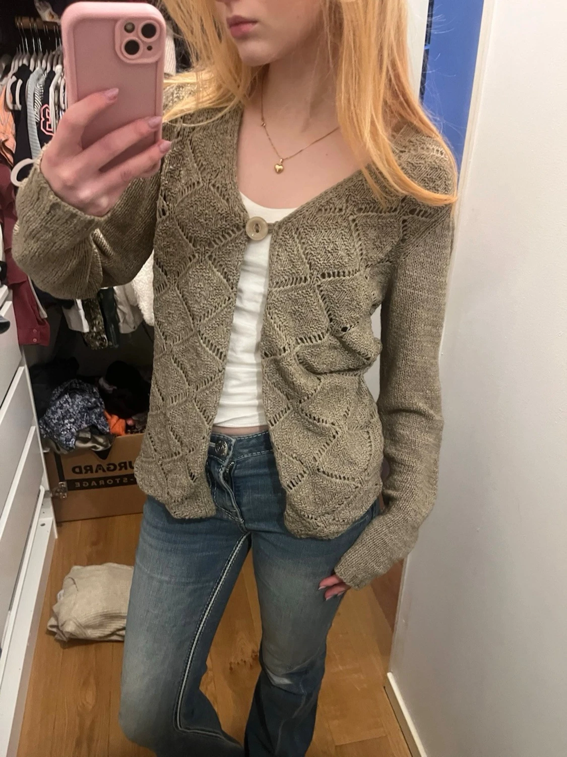 Beige stickad kofta från Isolde