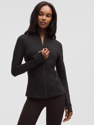 Lululemon define jacket - Snygg svart träningsjacka med figurnära passform och hel dragkedja framtill. Jackan har långa ärmar med tumhål och diskreta sömdetaljer som ger en sportig look. Perfekt för gymmet eller löprundan, gummisnodden som sitter på dragkedjan.