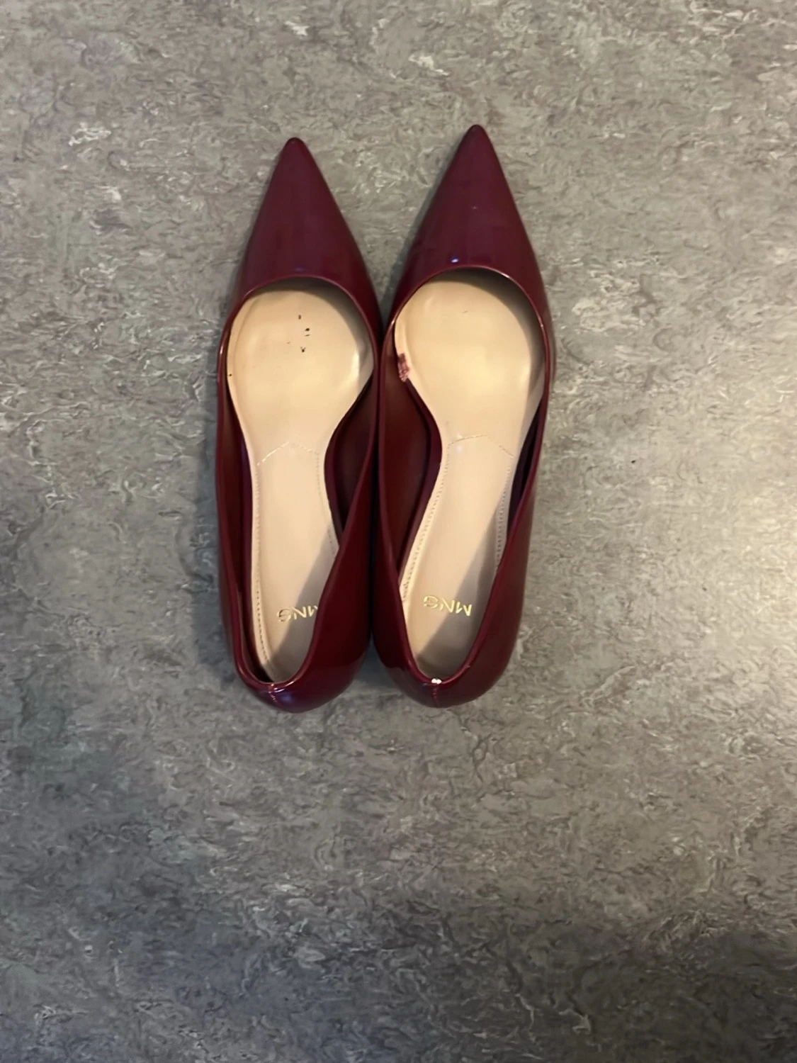 Vinröda pumps med låg klack från Mango - 3