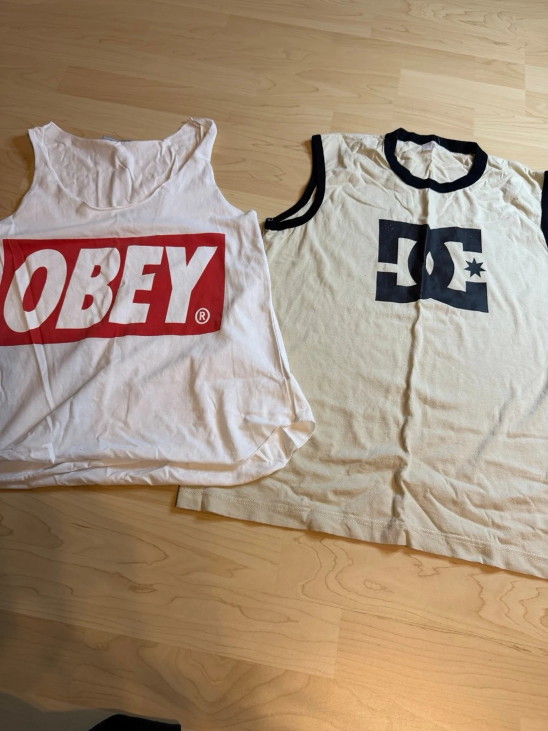 Vita linnetoppar från OBEY & DC