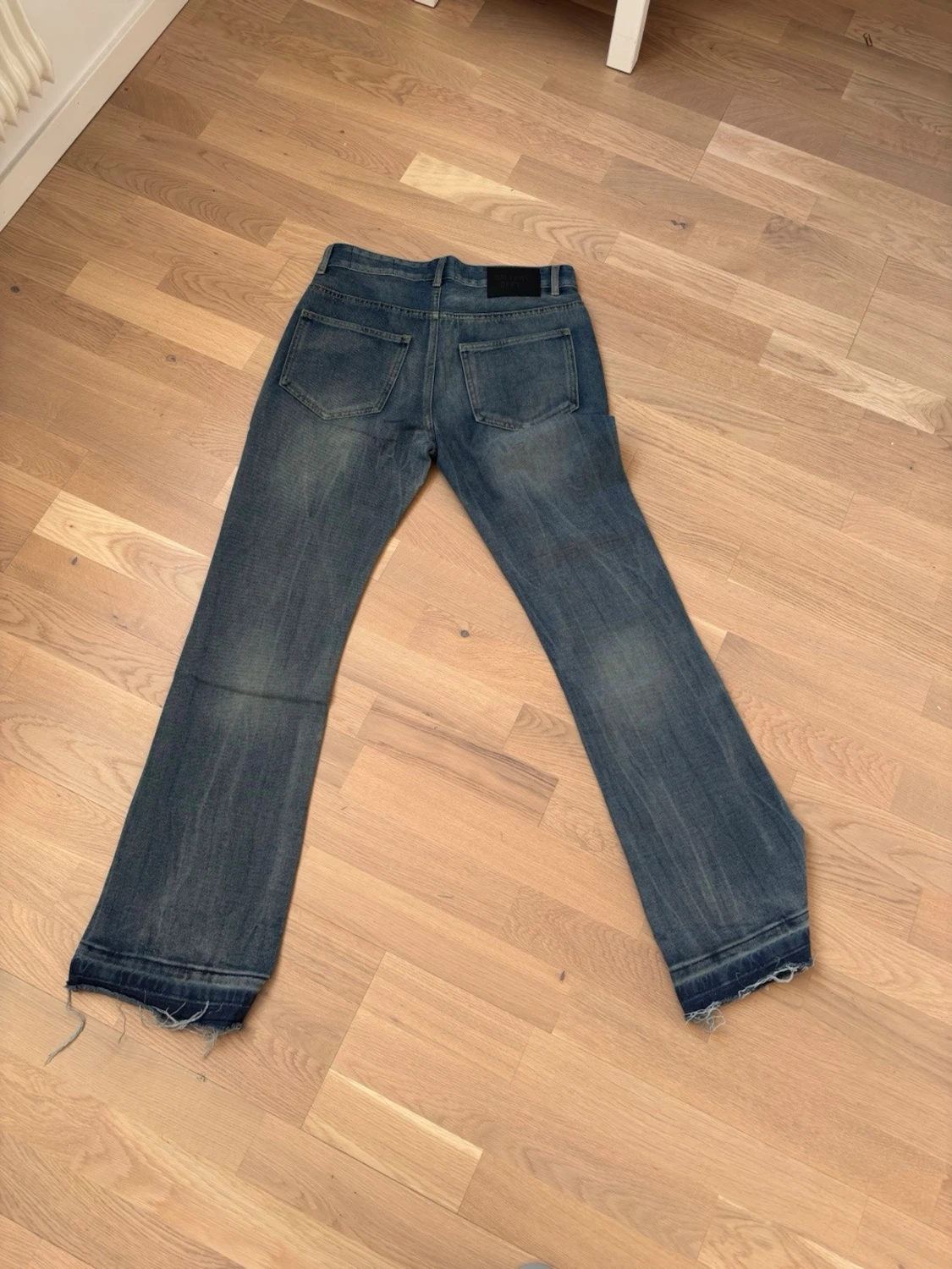 Blå jeans med tryck från Gallery dept - 1